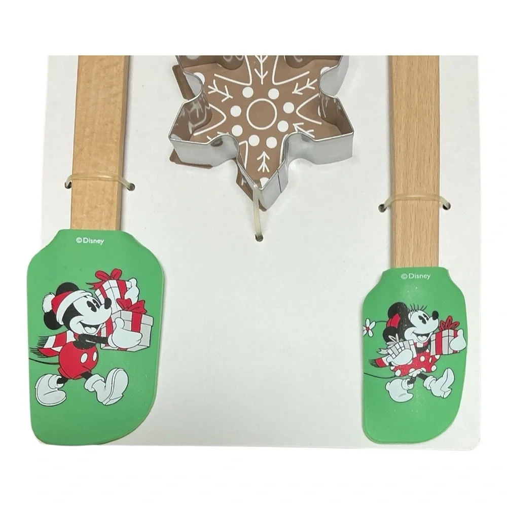 Disney  - NWT - Holiday Baking Set with Green and Brown Accents
